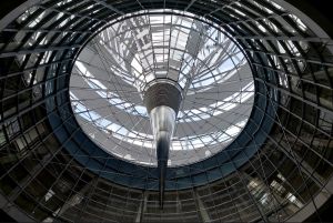 Die Kuppel des Reichtags von unten